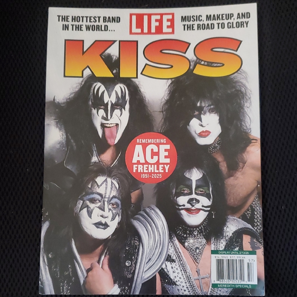KISS LIFE Magazine Cover